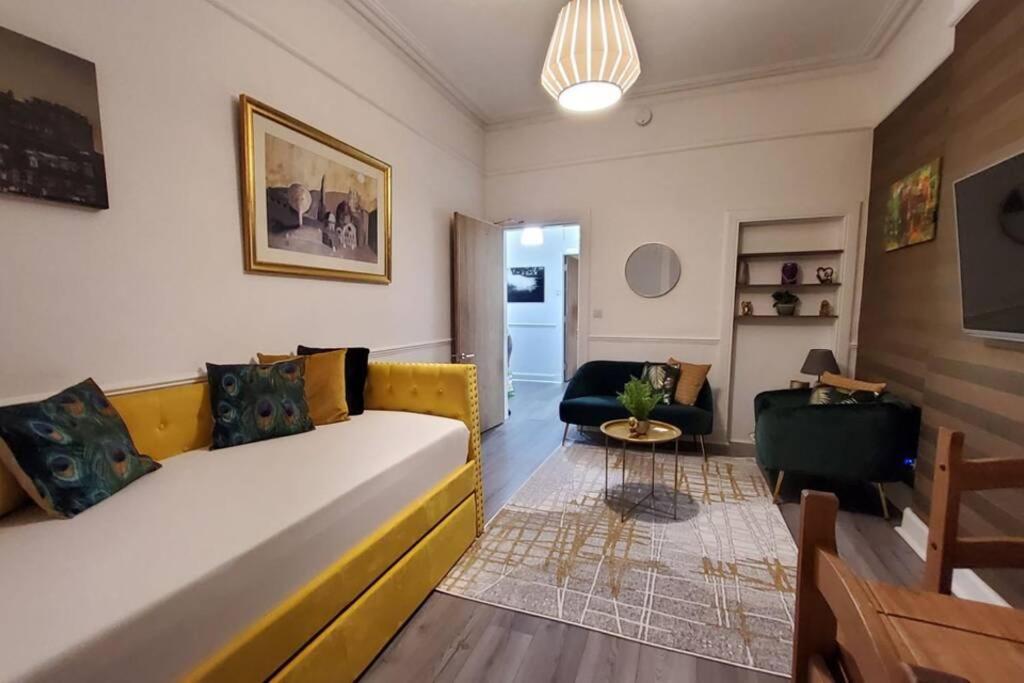 Leith Spectacular Apartment By Sensational Stay Short Lets & Serviced Accommodation With 6 Separate Beds & 2 Baths Edinburgh Exterior photo